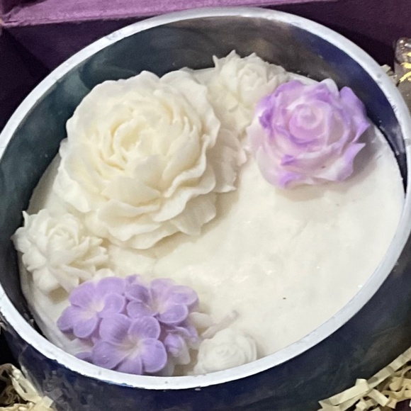 Flowers & Flame Lavender/Vanilla/Rose 3 Wick Soy Candle & 2 Soaps - Picture 3 of 7